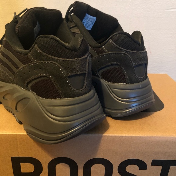 YEEZY BOOST 700 “V2 VANTA” - Picture 2 of 3